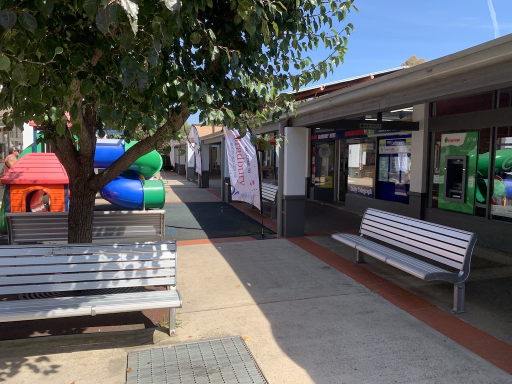 Retail property for lease in bradbury 1