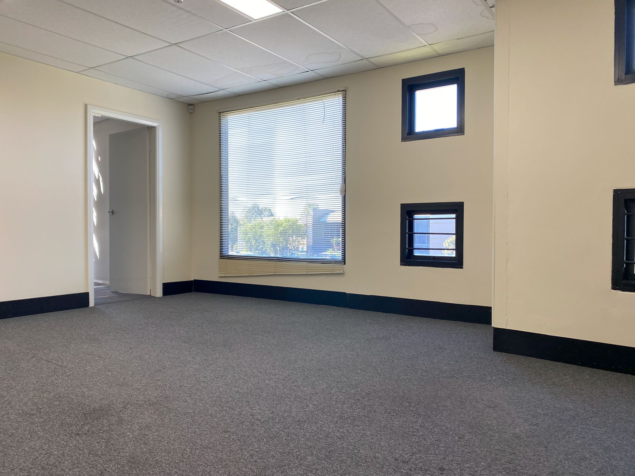 Industrial property for lease in silverwater 4