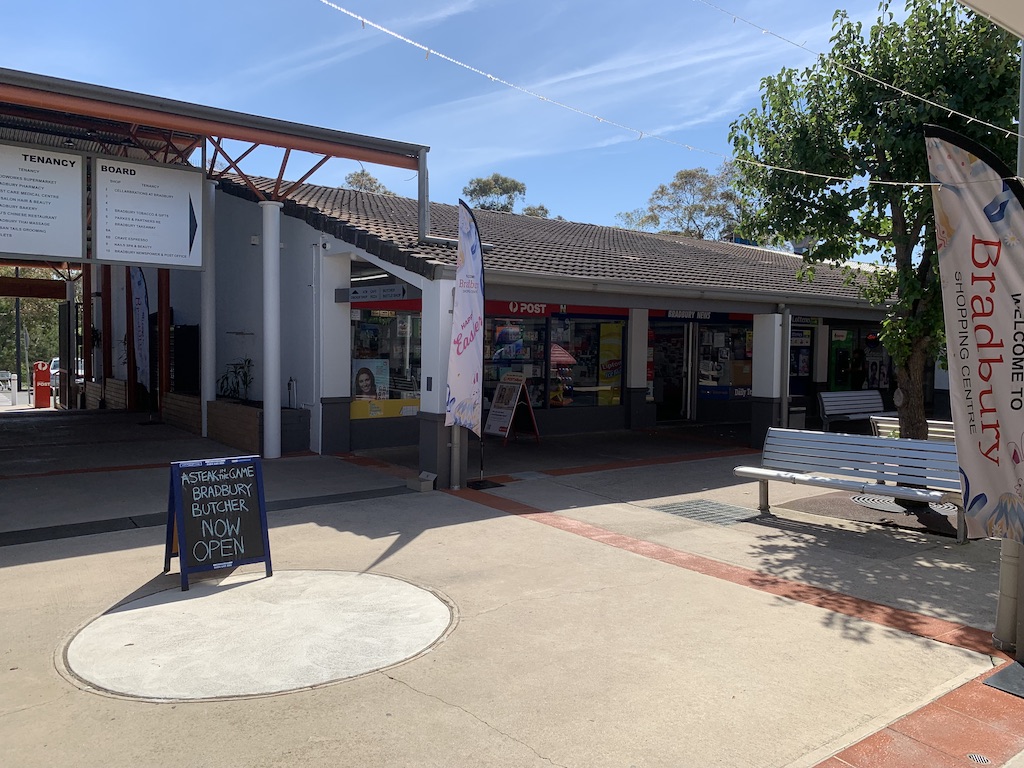 Retail property for lease in bradbury 1