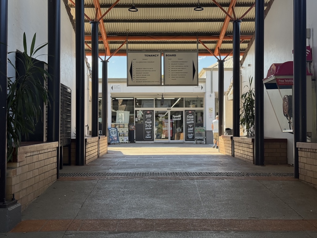 Retail property for lease in bradbury 3