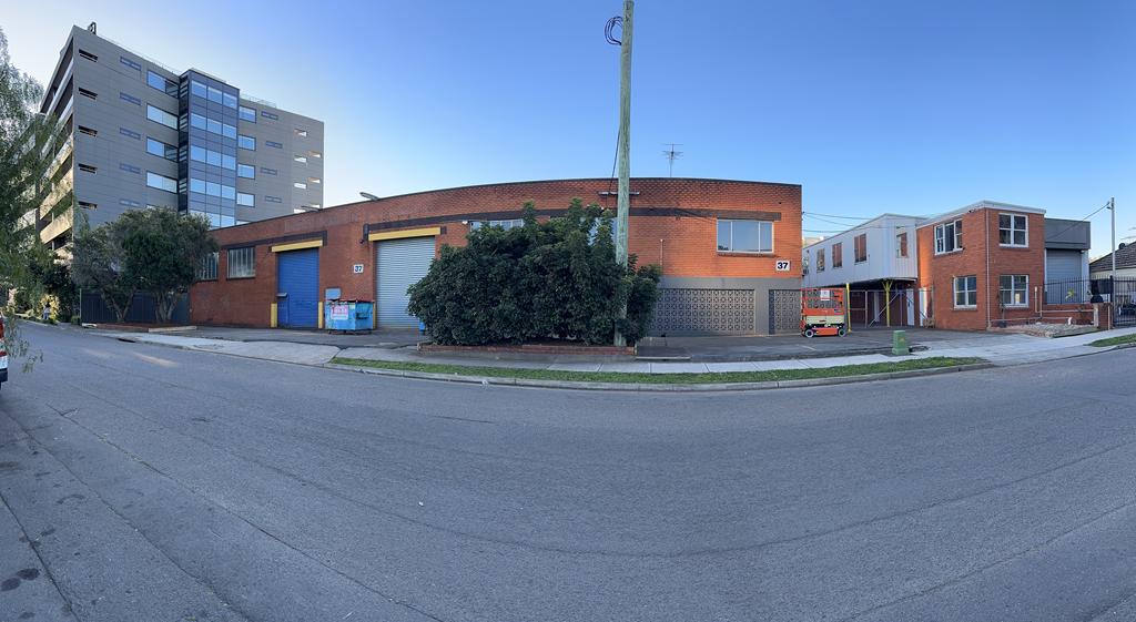 Industrial property for lease in mascot 0